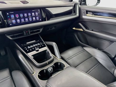 Certified 2024 Porsche Cayenne AWD/4WD image 25