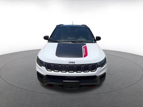 Used 2025 Jeep Compass Trailhawk AWD/4WD image 4