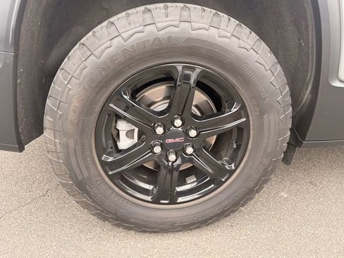 Used 2023 GMC Acadia AT4 w/ Technology Package image 10