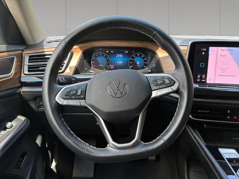 Used 2025 Volkswagen Atlas SE AWD/4WD image 13