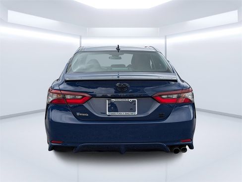 Used 2023 Toyota Camry SE image 4