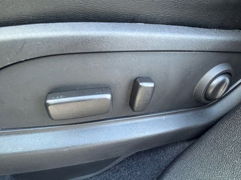 Used 2011 Buick Enclave CXL image 9