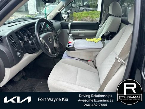 Used 2007 Chevrolet Silverado 1500 LT w/ 1LT Convenience Package AWD/4WD image 9