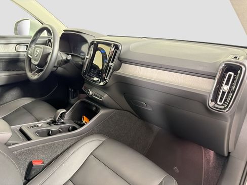 Certified 2025 Volvo XC40 B5 Core image 29
