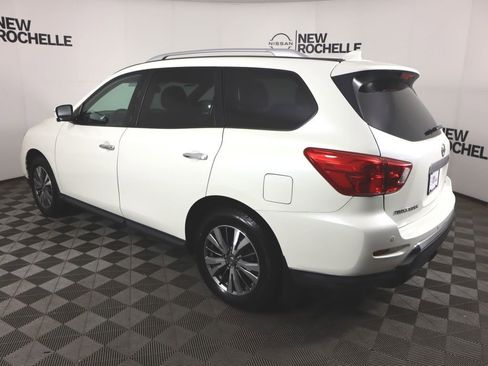 Used 2019 Nissan Pathfinder SL image 8