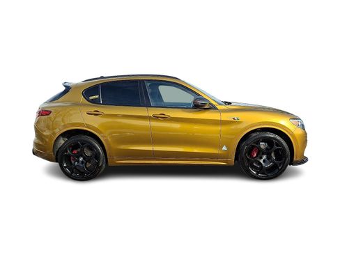 Used 2022 Alfa Romeo Stelvio Veloce image 7