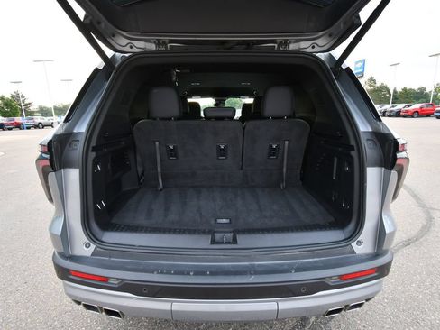 Used 2024 Chevrolet Traverse LT AWD/4WD image 7