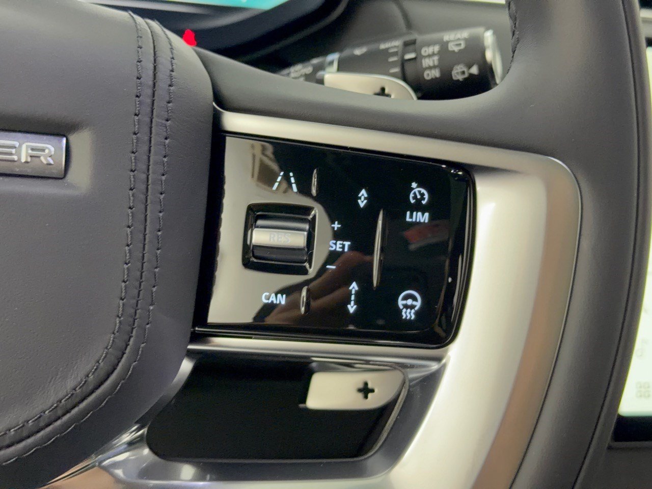 New 2026 Land Rover Range Rover SE AWD/4WD image 19