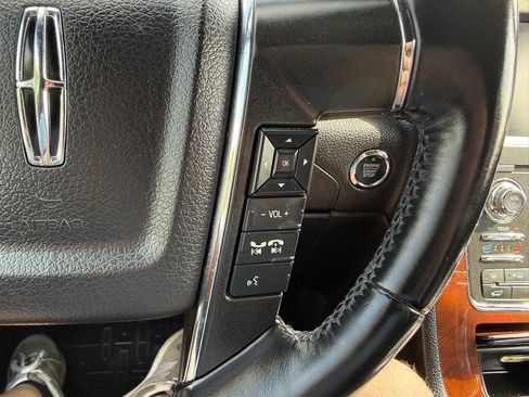 Used 2015 Lincoln Navigator 2WD image 32