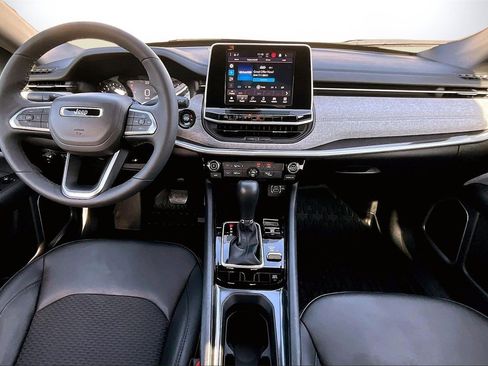 Certified 2025 Jeep Compass Latitude image 13