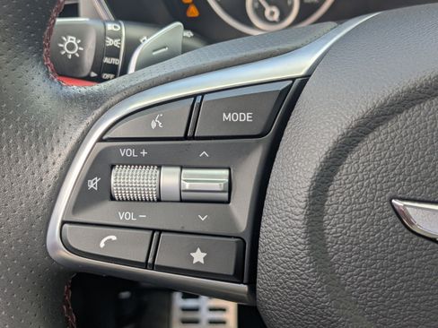 Used 2023 Genesis G70 2.0T w/ Sport Prestige Package image 31