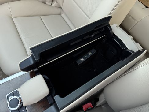 Used 2016 Mercedes-Benz E 350 Sedan w/ Premium Package image 31