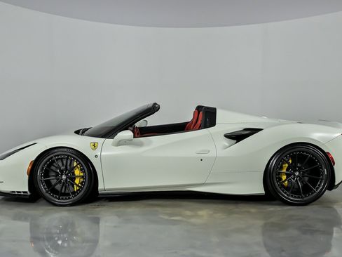 Used 2022 Ferrari F8 Tributo image 8