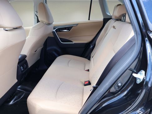 Used 2020 Toyota RAV4 XLE FWD image 13
