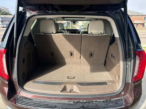 Used 2022 GMC Yukon Denali w/ Denali Premium Package image 10
