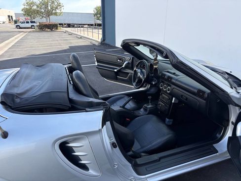 Used 2003 Toyota MR2 image 27