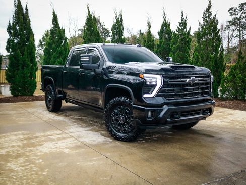 Used 2024 Chevrolet Silverado 2500 LTZ w/ LTZ Plus Package image 2