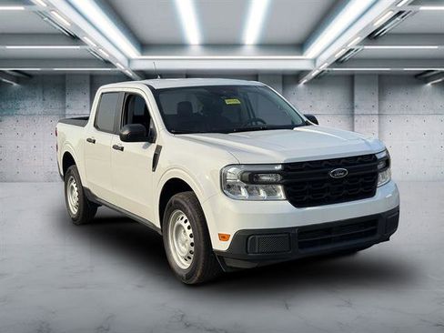 Used 2022 Ford Maverick XL image 2