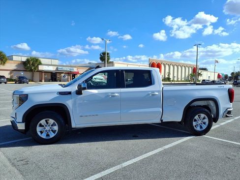 Used 2024 GMC Sierra 1500 SLE w/ Enhanced Capability Package image 4