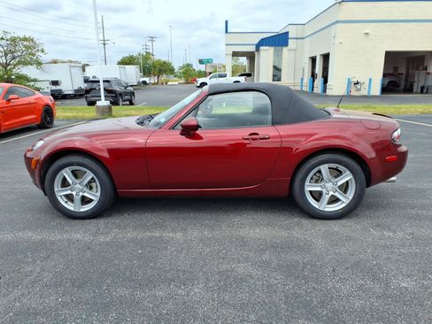 Used 2006 MAZDA MX-5 Miata RWD image 4