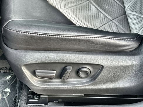 Used 2018 Toyota Camry XLE image 14