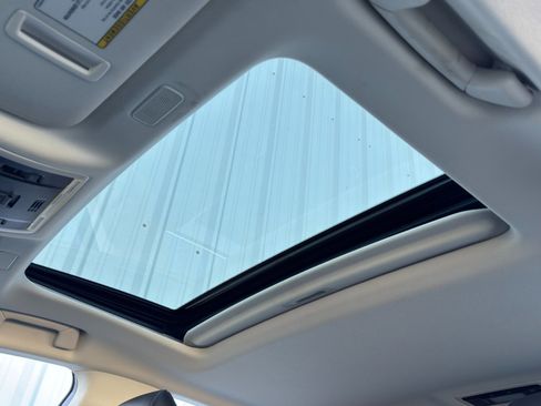 Used 2023 Lexus ES 300h w/ Premium Package image 11