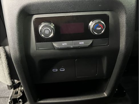 Used 2025 Chevrolet Traverse LT AWD/4WD image 25
