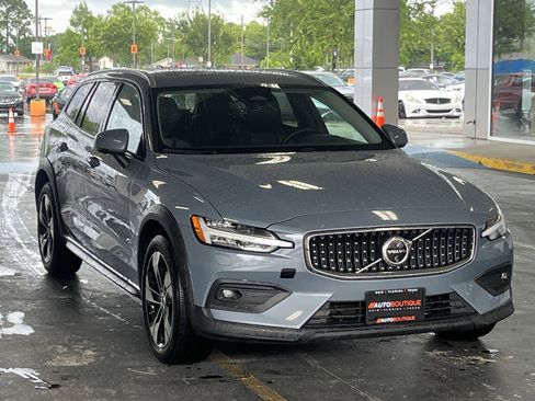 Used 2024 Volvo V60 B5 Cross Country Plus AWD/4WD image 3