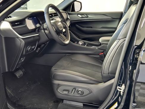 New 2025 Jeep Grand Cherokee L Laredo RWD image 7
