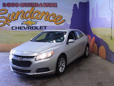 Used 2015 Chevrolet Malibu LT image 2