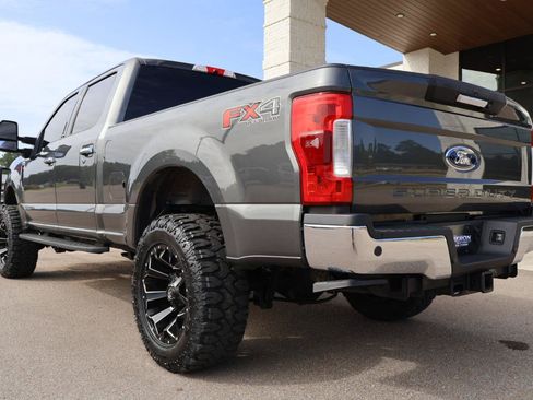 Used 2018 Ford F250 XLT w/ XLT Premium Package AWD/4WD image 3