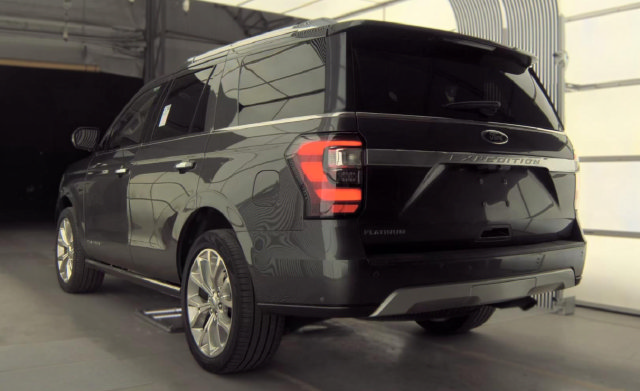 Used 2019 Ford Expedition Platinum RWD image 3