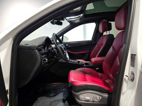 Used 2024 Porsche Macan AWD/4WD image 5