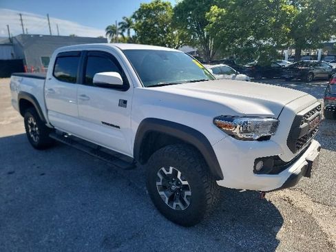 Used 2023 Toyota Tacoma TRD Off-Road w/ Technology Package RWD image 4