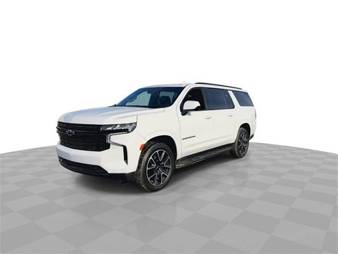 Used 2023 Chevrolet Suburban RST image 4