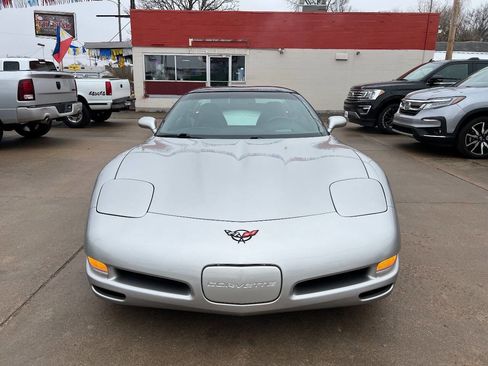 Used 2004 Chevrolet Corvette Coupe w/ Roof Package image 4