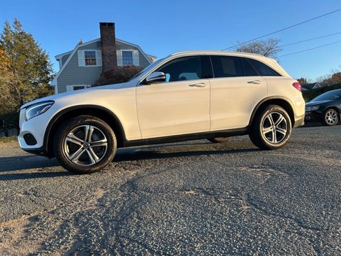 Used 2019 Mercedes-Benz GLC 300 4MATIC w/ Multimedia Package image 3