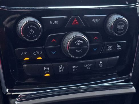 Used 2022 Jeep Grand Cherokee Laredo X AWD/4WD image 34