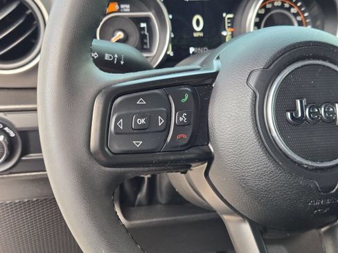 Used 2023 Jeep Gladiator Sport AWD/4WD image 25
