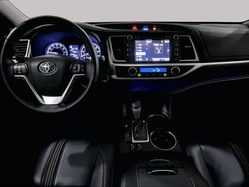 Used 2019 Toyota Highlander SE AWD/4WD image 15