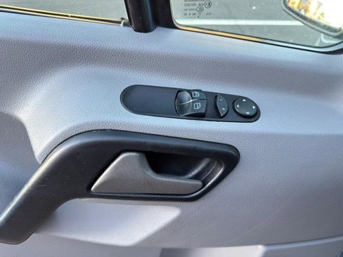 Used 2018 Mercedes-Benz Sprinter 2500 image 11