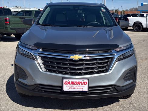 Used 2023 Chevrolet Equinox LS w/ LS Convenience Package AWD/4WD image 3