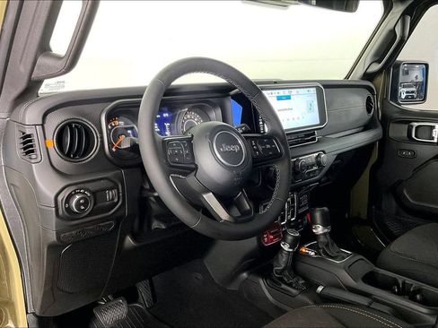 Used 2025 Jeep Gladiator Mojave w/ Safety Group AWD/4WD image 15
