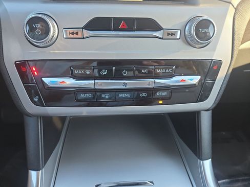 Certified 2022 Ford Explorer XLT w/ Equipment Group 202A image 20