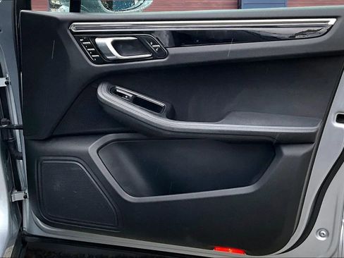 Used 2015 Porsche Macan S image 22