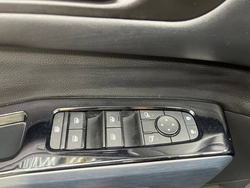 Used 2025 Nissan Pathfinder SL FWD image 29