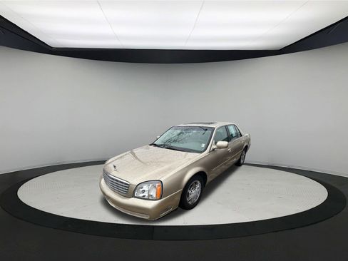 Used 2005 Cadillac De Ville w/ Deville Premium Package image 3