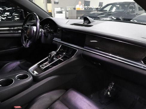Used 2017 Porsche Panamera 4S image 29