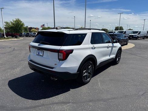 Certified 2025 Ford Explorer ST AWD/4WD image 4