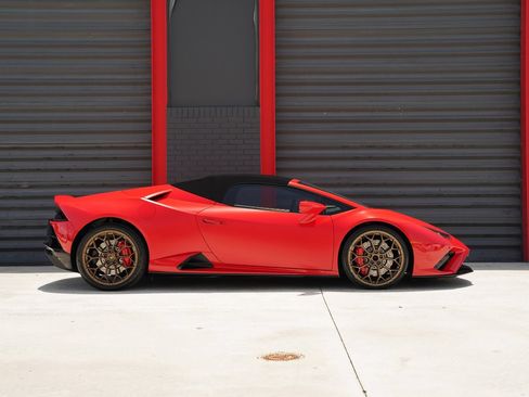 Used 2022 Lamborghini Huracan EVO RWD image 20